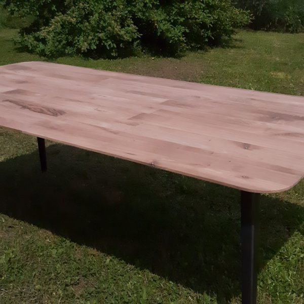 table en bois recyclé et métal